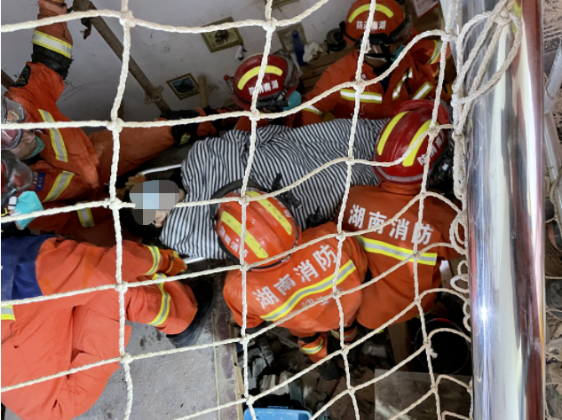 被埋88小时，她教科书般的操作创造了奇迹